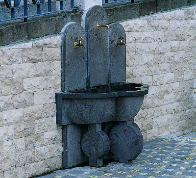 fontana-pietra-lavica