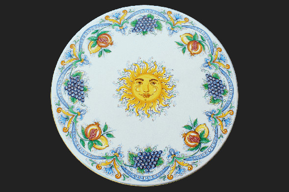 tavolo-circolare-sole-e-frutta