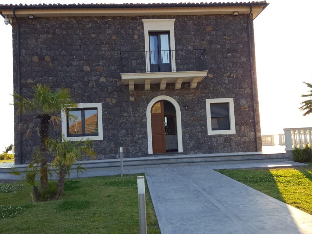 mansion-lava-stone-cladding-1 detail #1